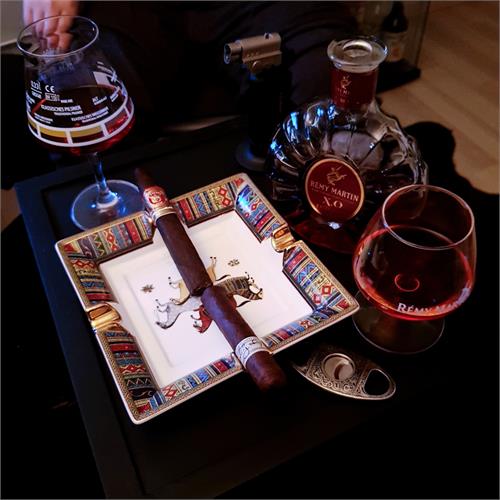 Liga Privada No. 9 Robusto 5  * 54