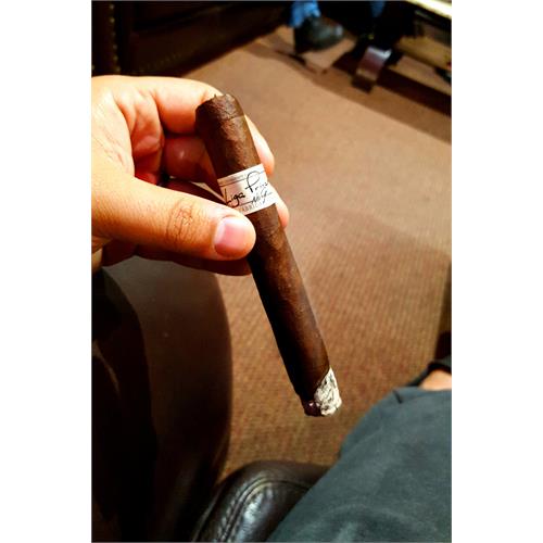 Liga Privada No. 9 Robusto 5  * 54