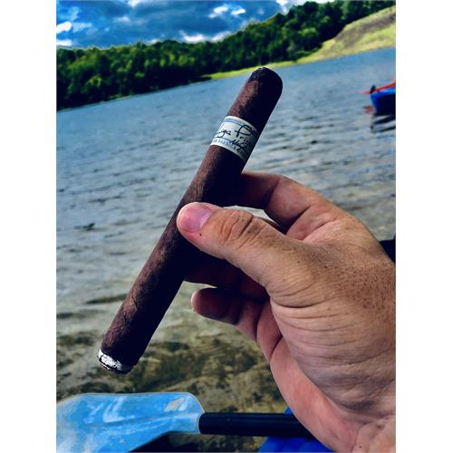Liga Privada No. 9 Corona Doble 7  * 54