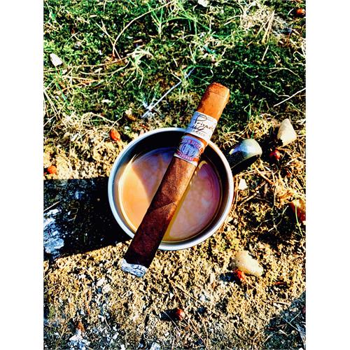 Liga Privada No. 9 Toro 6  * 52