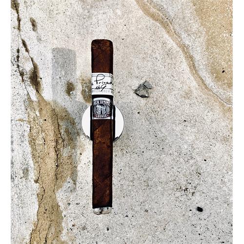 Liga Privada No. 9 Toro 6  * 52
