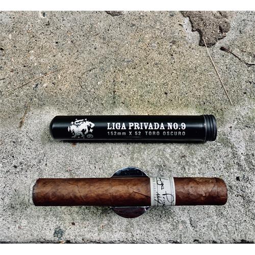Liga Privada No. 9 Toro 6  * 52