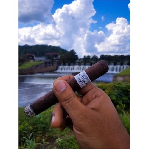 Liga Privada No. 9 Toro 6  * 52