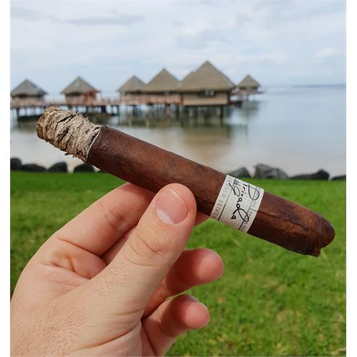 Liga Privada No. 9 Toro 6  * 52