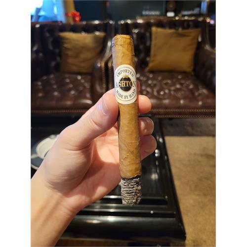 Ashton Classic Corona 5 1/2 * 44