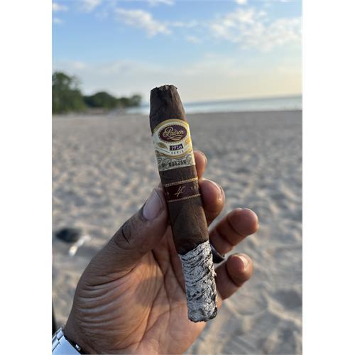 Padron 1926 Serie No. 40 Maduro 6 1/2 * 54