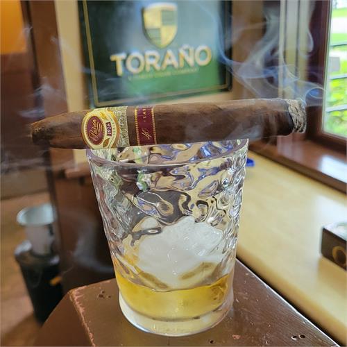 Padron 1926 Serie No. 40 Maduro 6 1/2 * 54