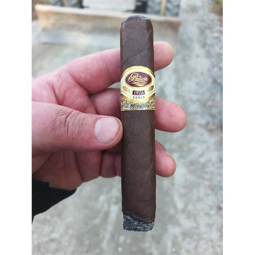 Padron 1926 Serie No. 9 Maduro 5 1/4 * 56