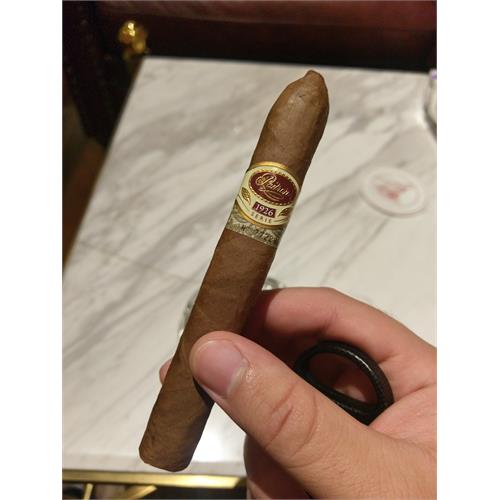 Padron 1926 Serie No. 2 Belicoso Natural 5 1/2 * 52