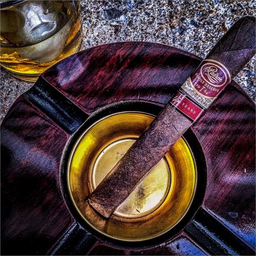 Padron Family Reserve No. 45 Maduro 6  * 52