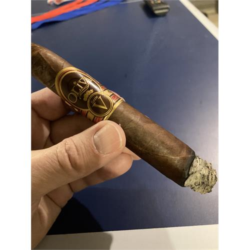 Oliva Serie V Special V Figurado 6  * 60