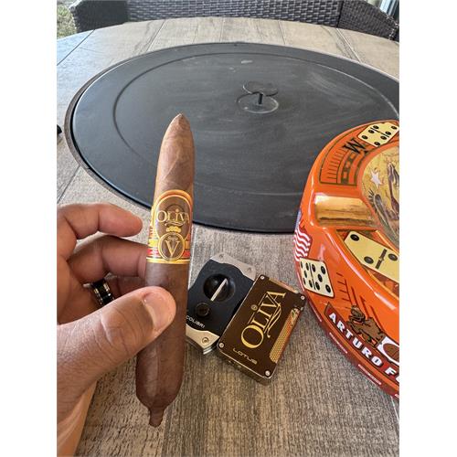 Oliva Serie V Special V Figurado 6  * 60