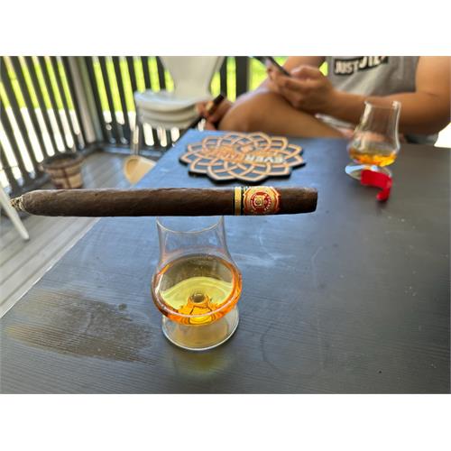 Arturo Fuente Hemingway Masterpiece Maduro 9  * 52