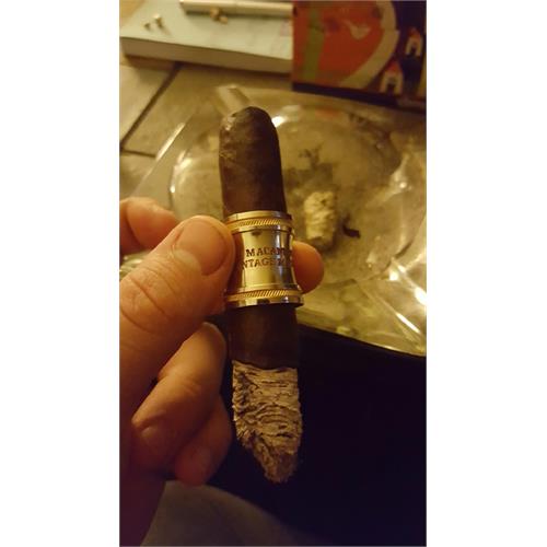 Macanudo Maduro Vintage 1997 Perfecto 6  * 49