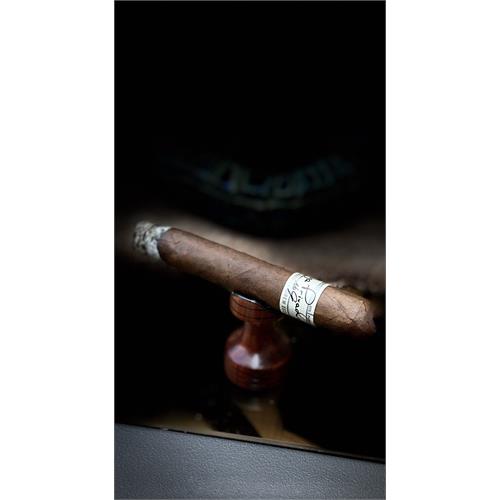 Liga Privada No. 9 5-Cigar Tasting Sampler