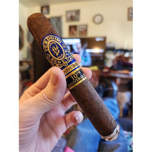 Perdomo Reserve 10th Anniversary Maduro Epicure 6  * 54