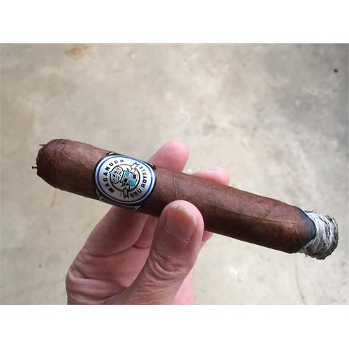 Macanudo Cru Royale Gigante 6  * 60