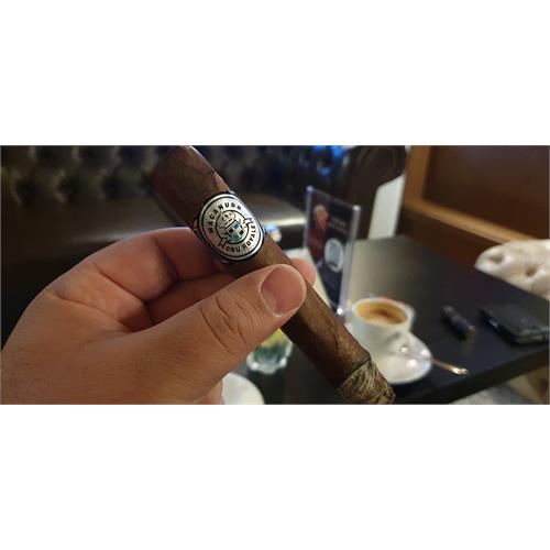 Macanudo Cru Royale Gigante 6  * 60