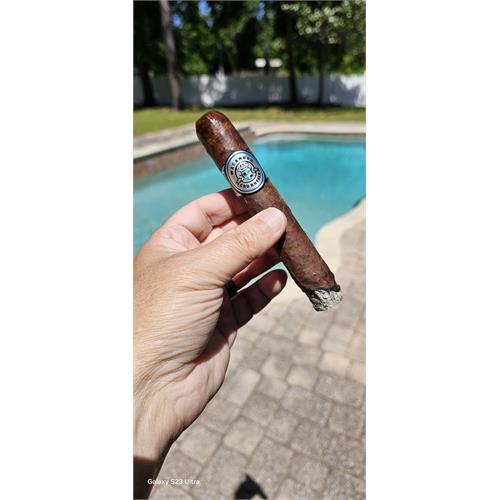 Macanudo Cru Royale Gigante 6  * 60