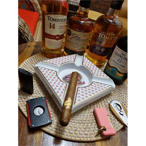 Brick House Toro 6  * 52