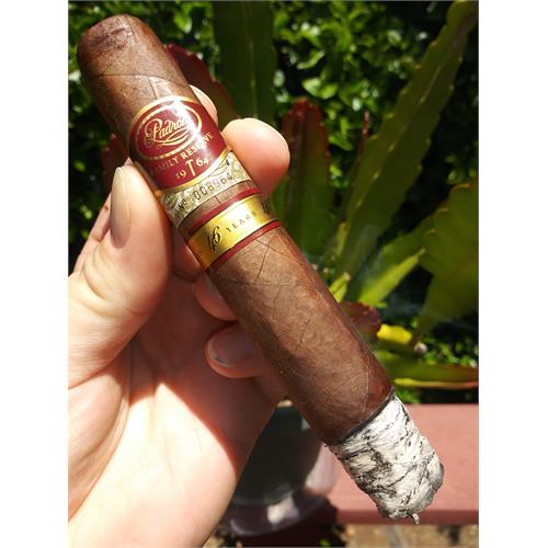 Padron Family Reserve No. 46 Maduro 5 1/2 * 56