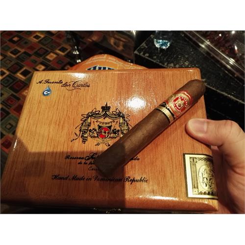 Arturo Fuente Don Carlos Robusto 5  * 50