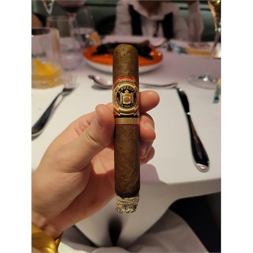 Arturo Fuente Don Carlos Robusto 5  * 50