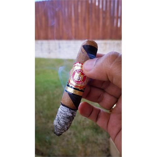 Arturo Fuente Hemingway Between the Lines 4 1/2 * 54