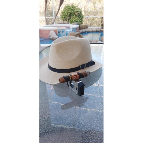 Arturo Fuente Hemingway Between the Lines 4 1/2 * 54