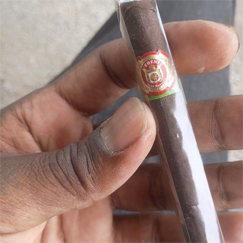 Arturo Fuente Maduro Exquisitos 4 1/2 * 33