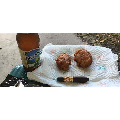 Arturo Fuente Hemingway Short Story Maduro 4  * 49