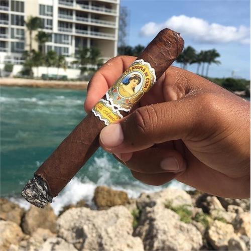 La Aroma de Cuba Mi Amor Magnifico 6  * 52