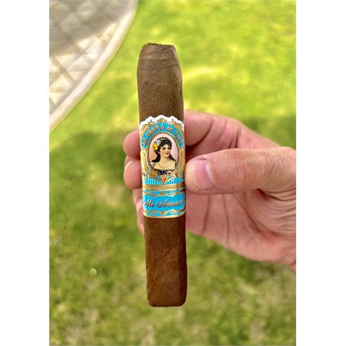 La Aroma de Cuba Mi Amor Belicoso 5 1/2 * 54