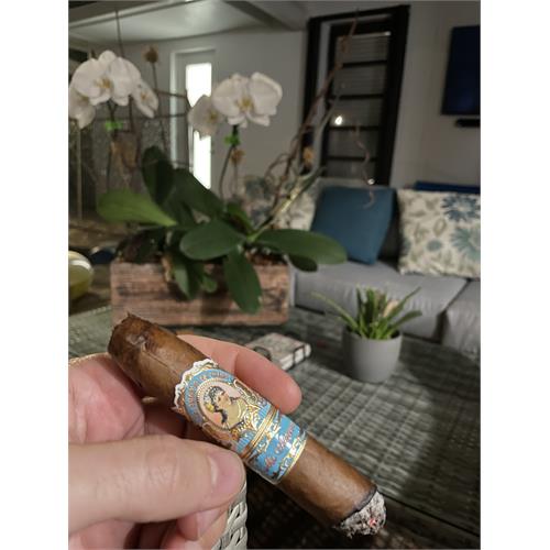 La Aroma de Cuba Mi Amor Belicoso 5 1/2 * 54