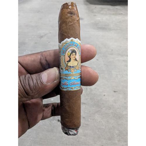La Aroma de Cuba Mi Amor Belicoso 5 1/2 * 54