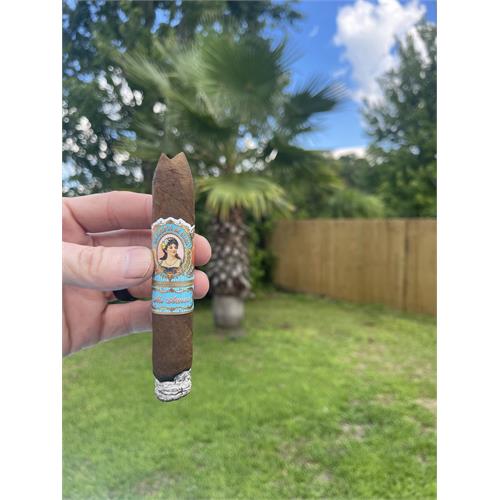 La Aroma de Cuba Mi Amor Belicoso 5 1/2 * 54