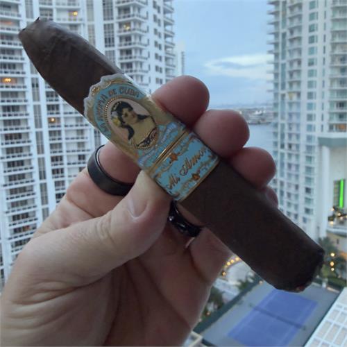 La Aroma de Cuba Mi Amor Belicoso 5 1/2 * 54