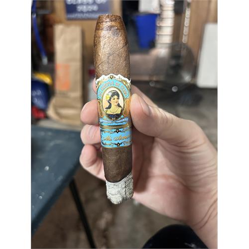 La Aroma de Cuba Mi Amor Belicoso 5 1/2 * 54