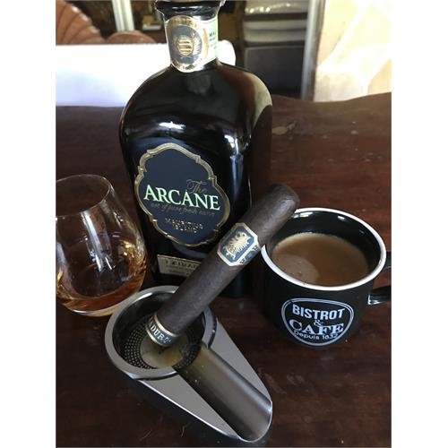 Liga Undercrown Maduro Robusto 5  * 54