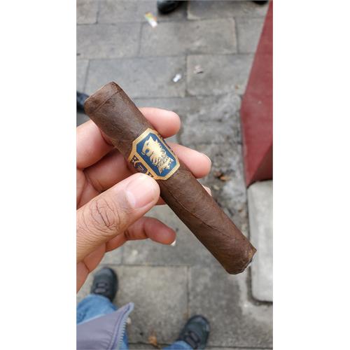 Liga Undercrown Maduro Robusto 5  * 54