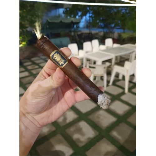 Liga Undercrown Maduro Gran Toro 6  * 52