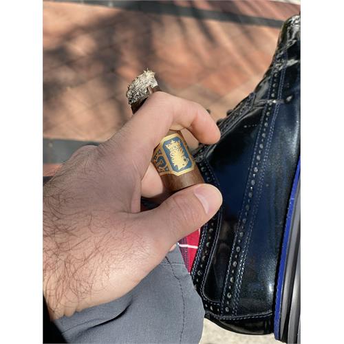 Liga Undercrown Maduro Gran Toro 6  * 52