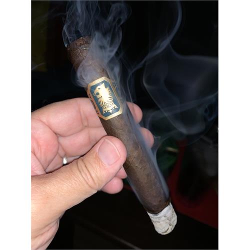 Liga Undercrown Maduro Gran Toro 6  * 52