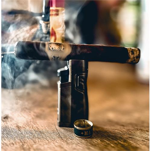 Liga Undercrown Maduro Gran Toro 6  * 52