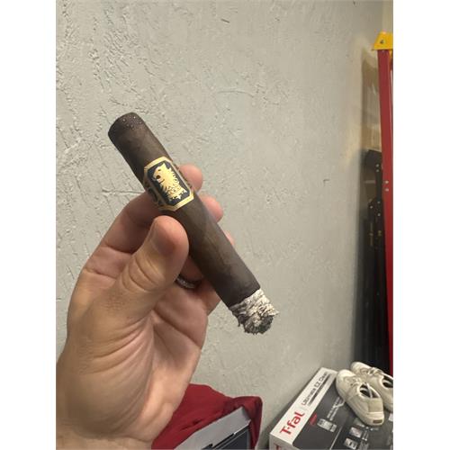 Liga Undercrown Maduro Gran Toro 6  * 52