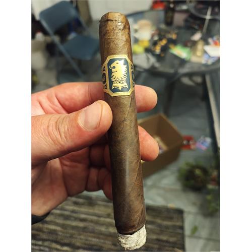 Liga Undercrown Maduro Gran Toro 6  * 52