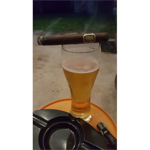 Liga Undercrown Maduro Gran Toro 6  * 52