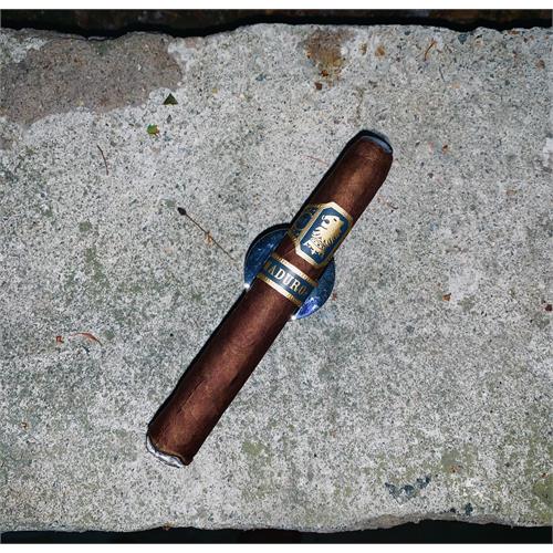 Liga Undercrown Maduro Gran Toro 6  * 52