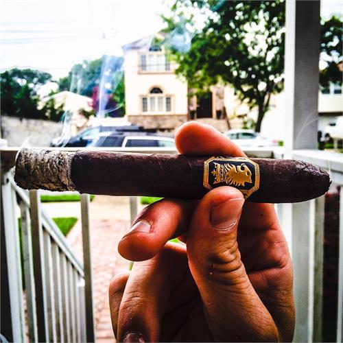 Liga Undercrown Maduro Belicoso 6  * 52