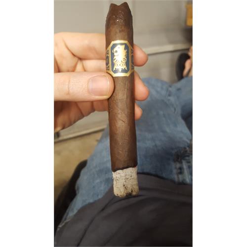 Liga Undercrown Maduro Belicoso 6  * 52